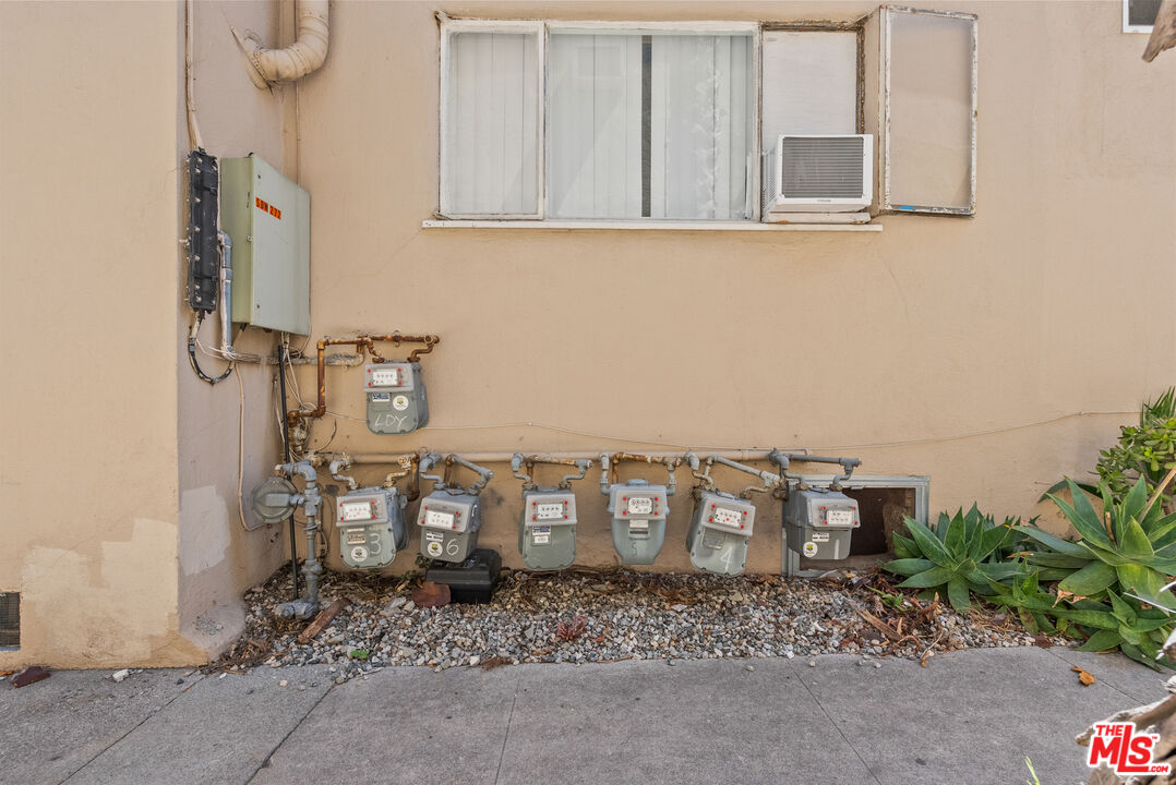 272 South Doheny Drive, Unit 1 Beverly Hills, CA 90211 - Photo 41 of 44 a view of a brick wall with a sink