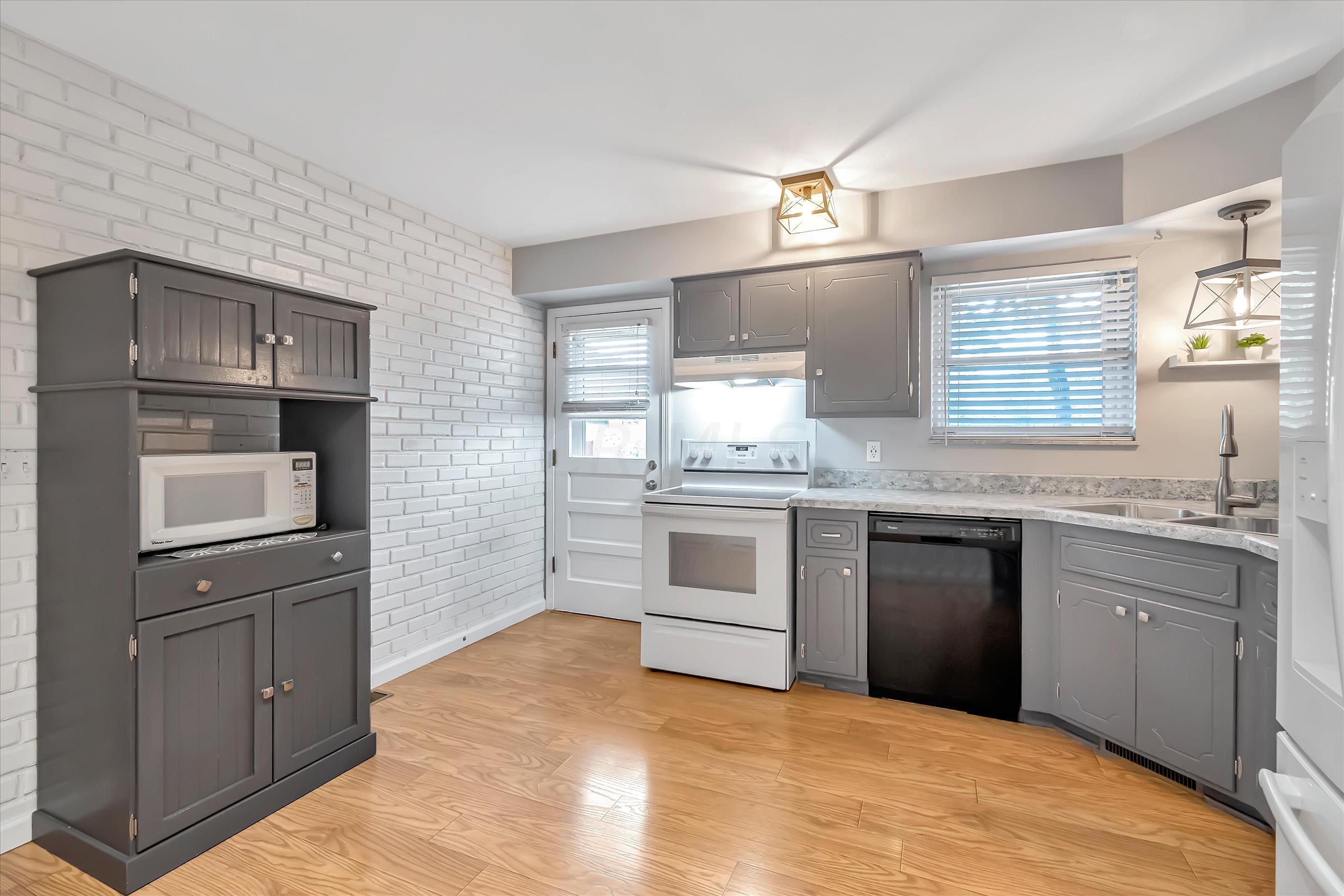 415 James Road Columbus, OH 43230 - Photo 14 of 36 F8_415JamesRd_13
