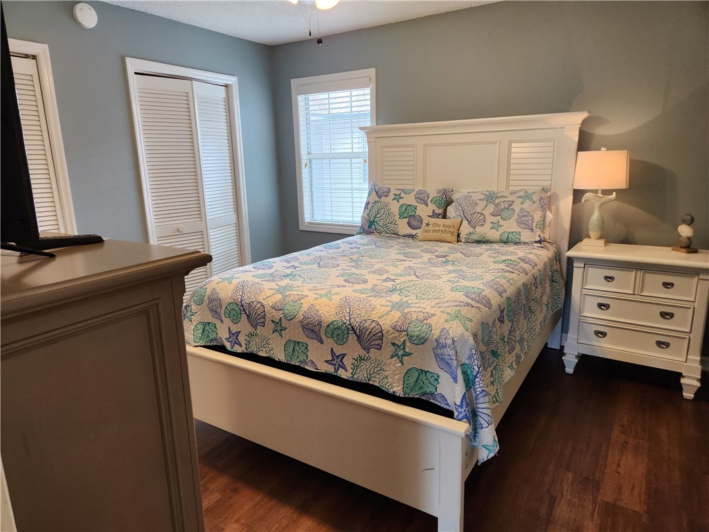 102 South Island Square Drive, Unit 102 St. Simons Island, GA 31522 - Photo 9 of 20 Guest bedroom 1