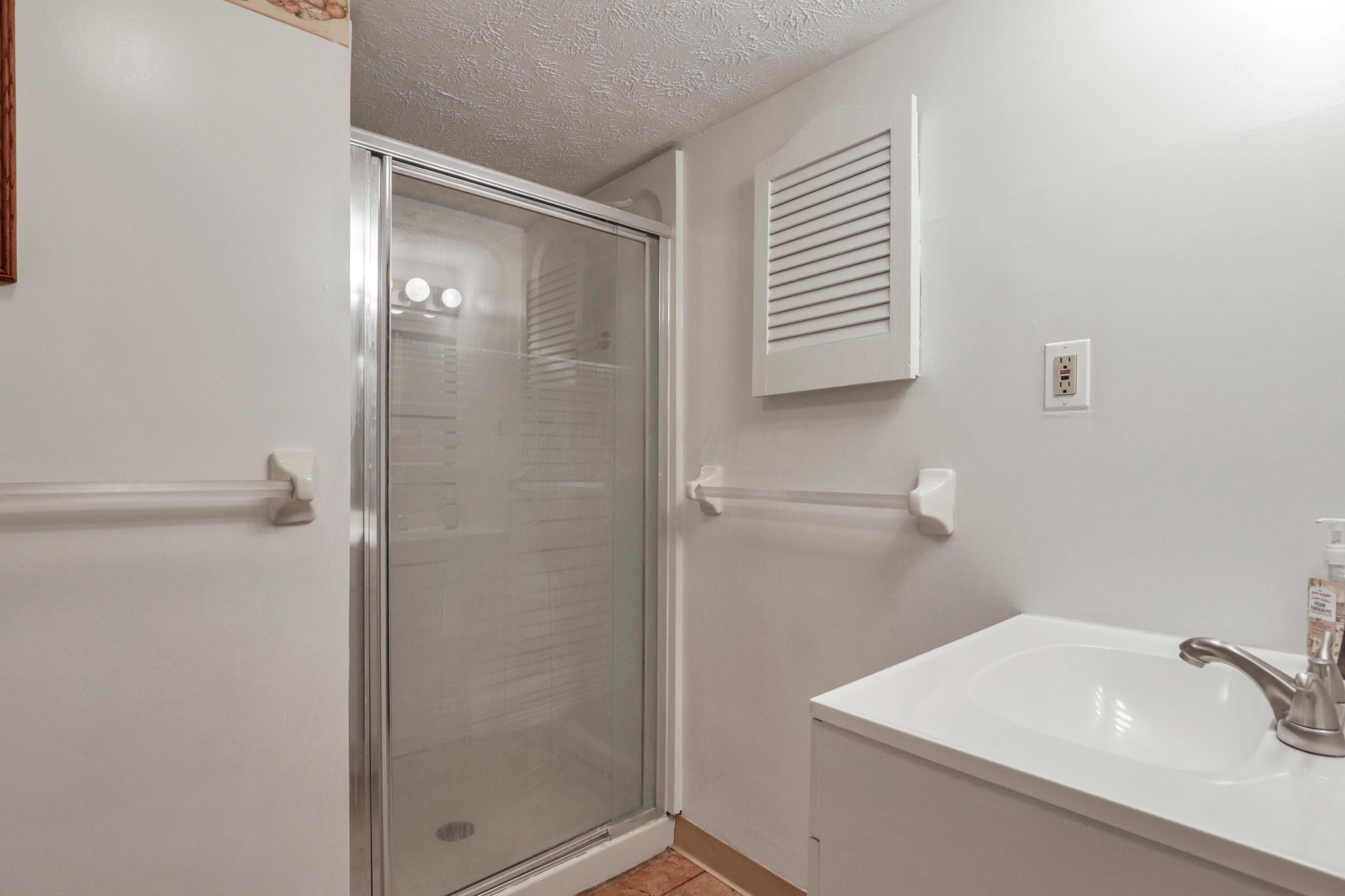2835 Fleet Road Columbus, OH 43232 - Photo 22 of 37 Full Bath in Finished Basement
