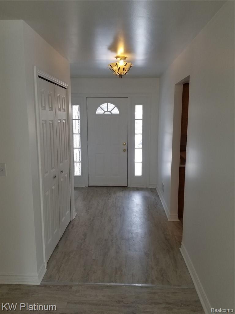 3982 State Road Fort Gratiot, MI 48059 - Photo 17 of 29 FOYER