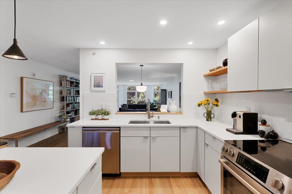 83 Claire Point Road Burlington, VT 05408 - Photo 13 of 40