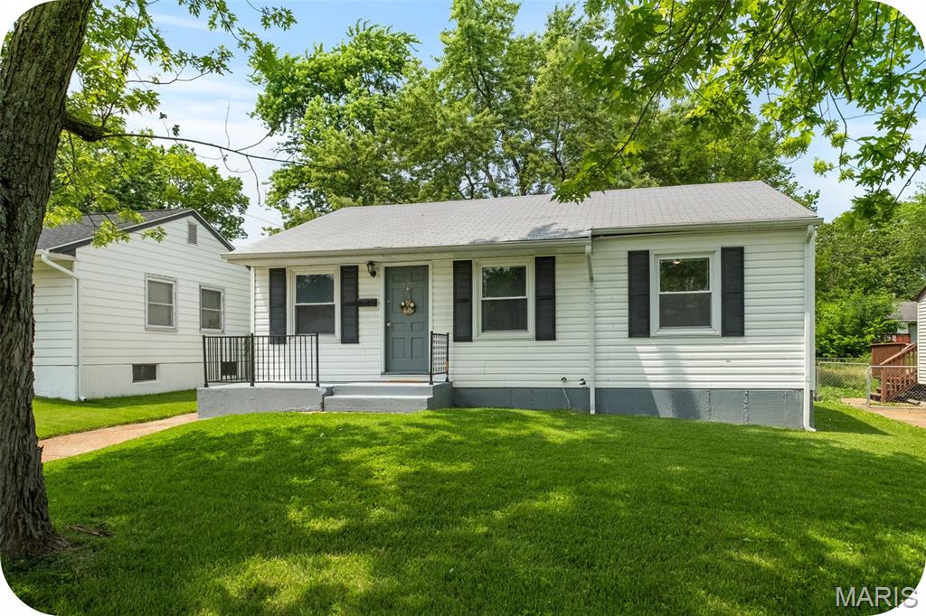 421 Midlothian Road St. Louis, MO 63137 - Photo 1 of 51