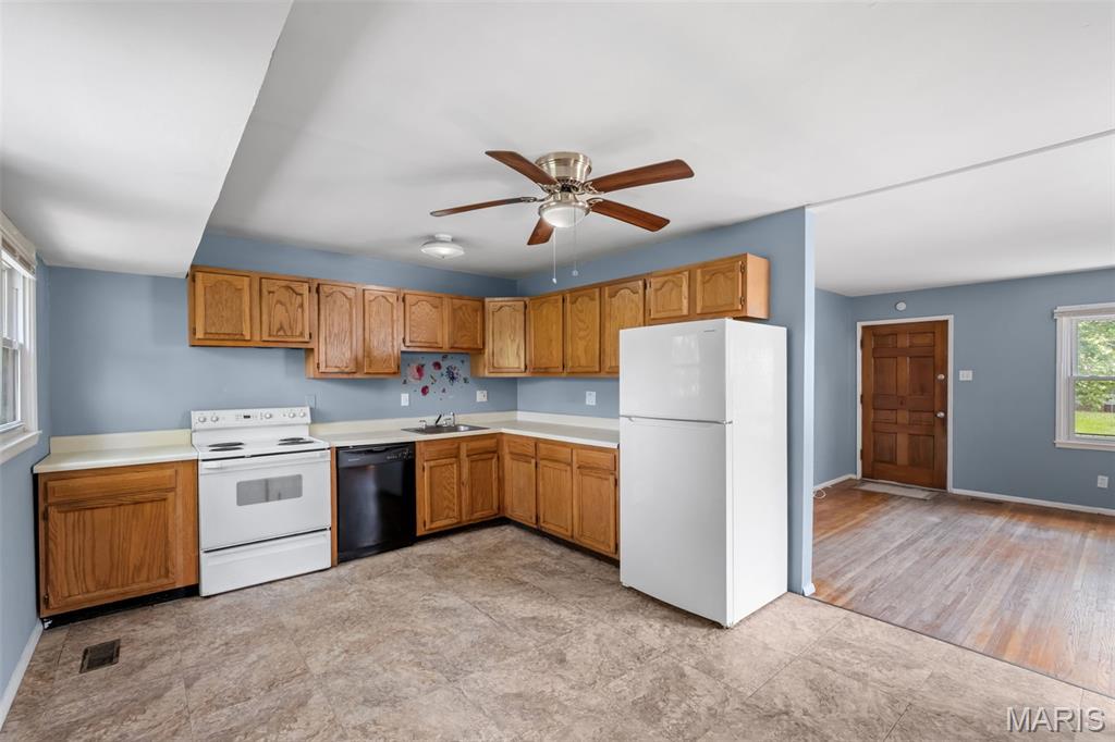 421 Midlothian Road St. Louis, MO 63137 - Photo 12 of 51