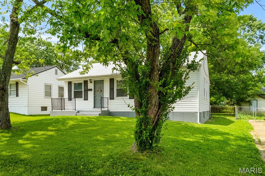 421 Midlothian Road St. Louis, MO 63137 - Photo 2 of 51