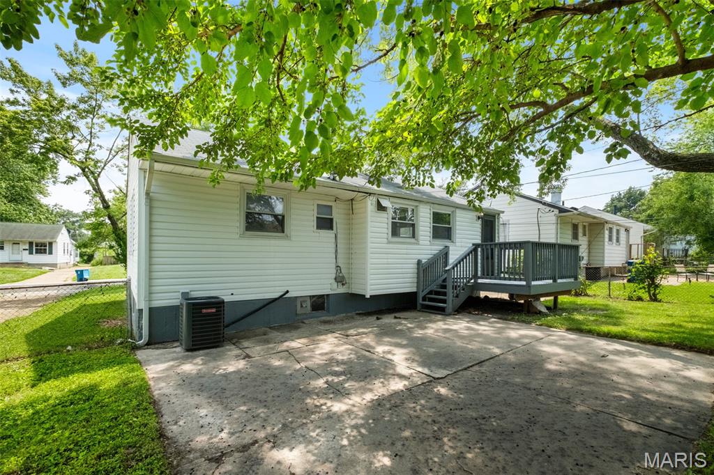 421 Midlothian Road St. Louis, MO 63137 - Photo 39 of 51
