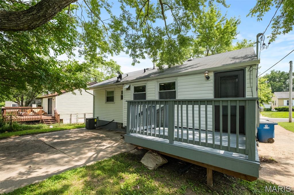421 Midlothian Road St. Louis, MO 63137 - Photo 45 of 51