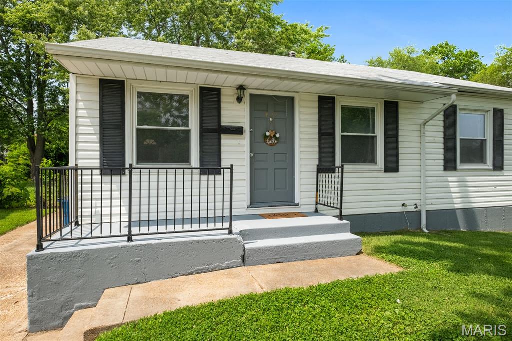 421 Midlothian Road St. Louis, MO 63137 - Photo 6 of 51