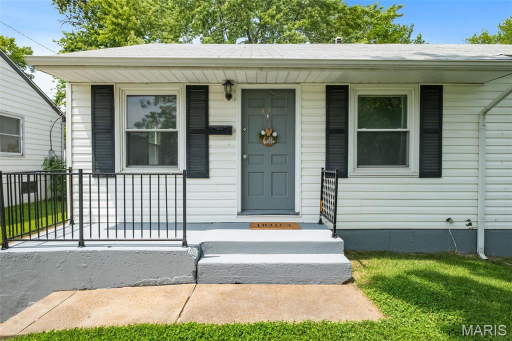 421 Midlothian Road St. Louis, MO 63137 - Photo 7 of 51