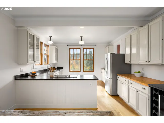 $800,000 | 33336 Crown Point Drive, Warren, OR 97053