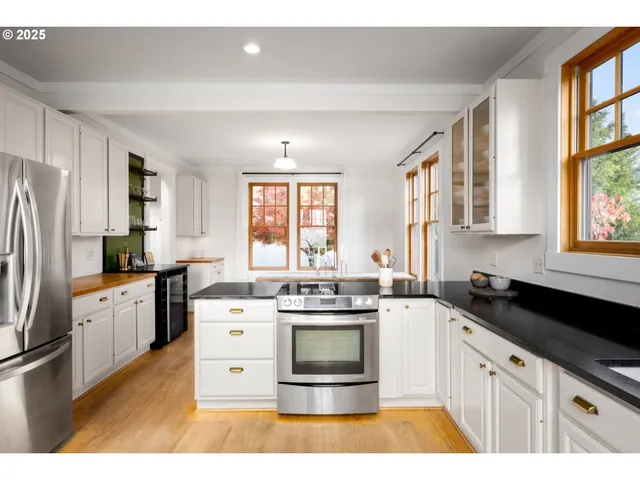 $800,000 | 33336 Crown Point Drive, Warren, OR 97053