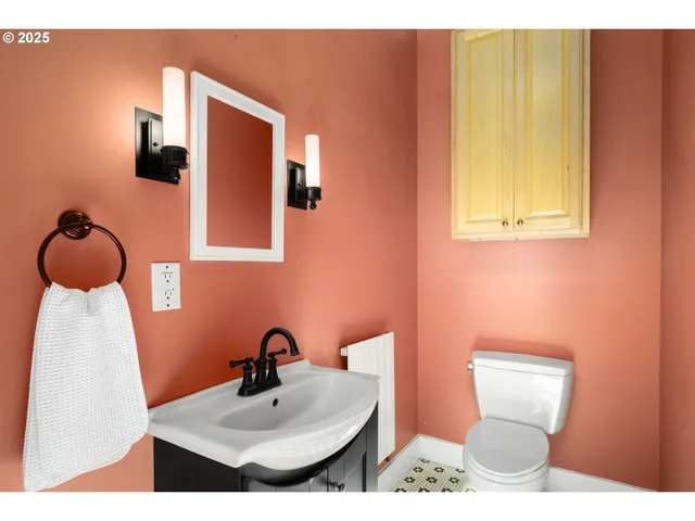 $800,000 | 33336 Crown Point Drive, Warren, OR 97053