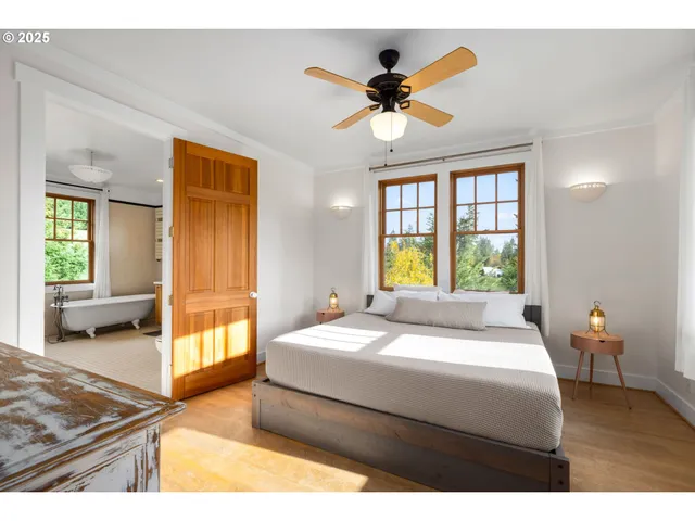 $800,000 | 33336 Crown Point Drive, Warren, OR 97053