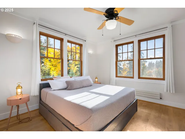 $800,000 | 33336 Crown Point Drive, Warren, OR 97053