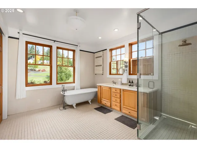 $800,000 | 33336 Crown Point Drive, Warren, OR 97053