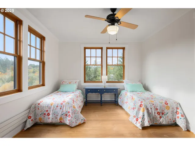 $800,000 | 33336 Crown Point Drive, Warren, OR 97053