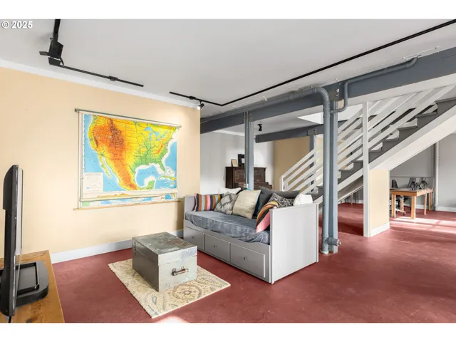 $800,000 | 33336 Crown Point Drive, Warren, OR 97053