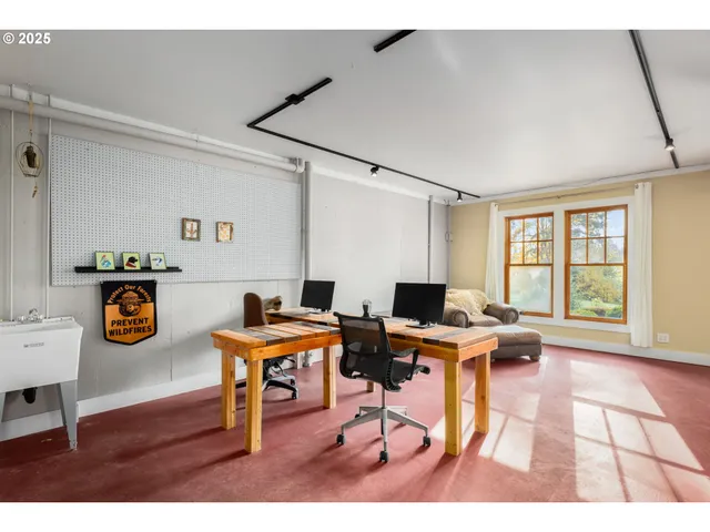 $800,000 | 33336 Crown Point Drive, Warren, OR 97053