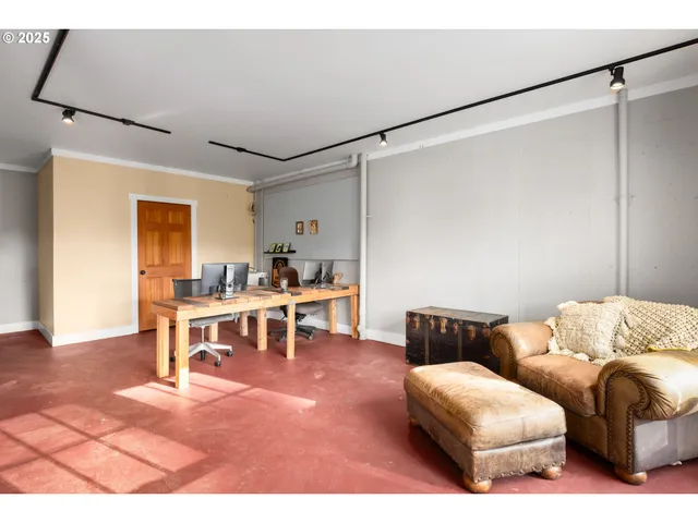 $800,000 | 33336 Crown Point Drive, Warren, OR 97053