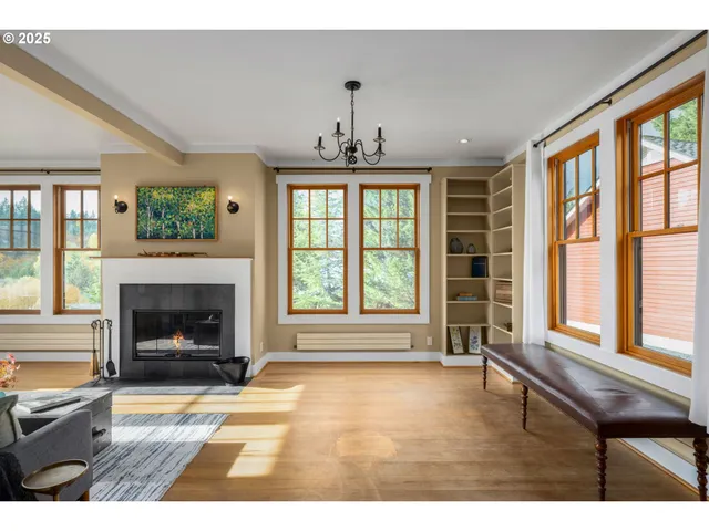 $800,000 | 33336 Crown Point Drive, Warren, OR 97053