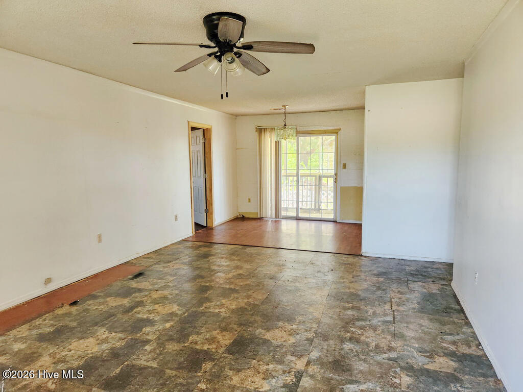 3941 Burnette Farm Road Tarboro, NC 27886 - Photo 6 of 24 LIVING ROOM