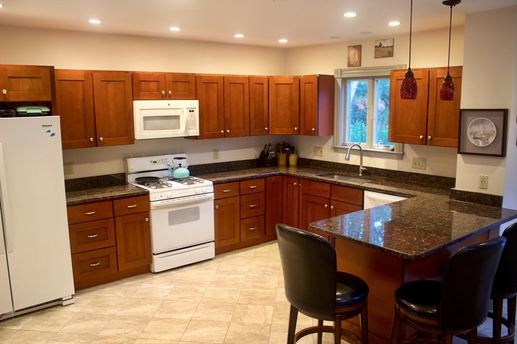 335 Summer Street Manchester, MA 01944 - Photo 5 of 31