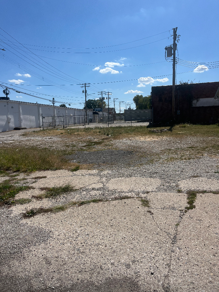 141 East Packard Street Decatur, IL 62523 - Photo 3 of 8 a view of a terrace