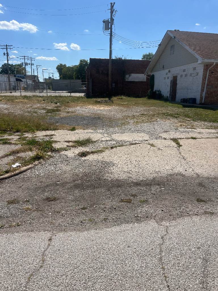 141 East Packard Street Decatur, IL 62523 - Photo 7 of 8 a view of a terrace