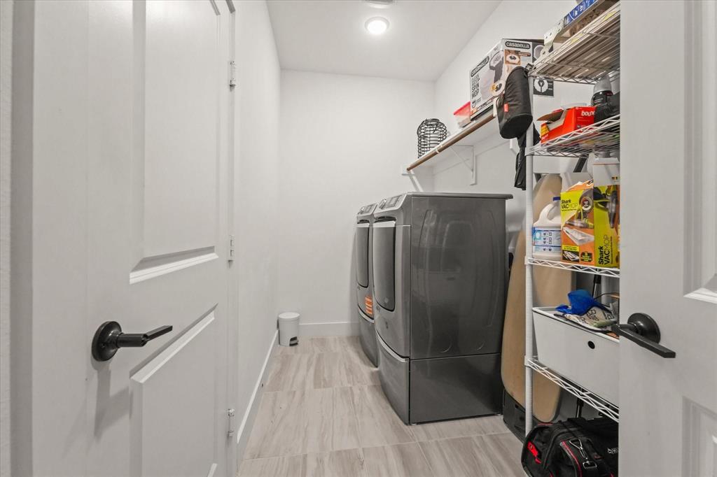 1714 Highwood Road Forney, TX 75126 - Photo 14 of 28 Laundry area with washing machine and dryer and baseboards