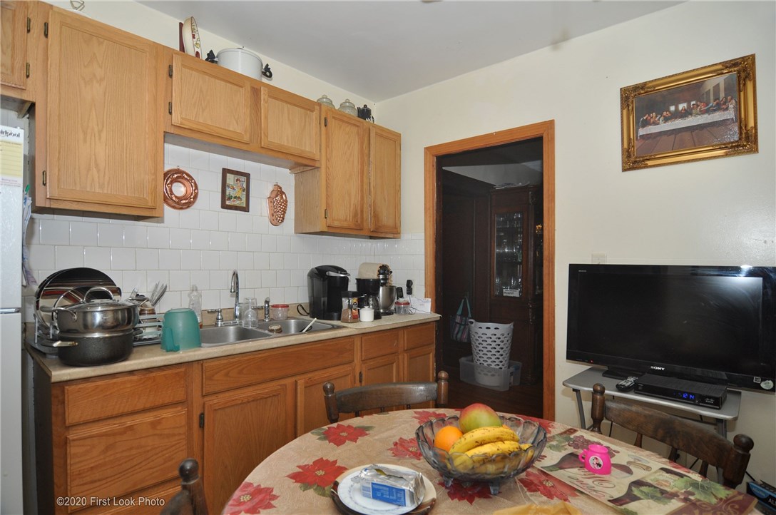 199 Sisson Street Pawtucket, RI 02860 - Photo 6 of 33 Gallery Image 6