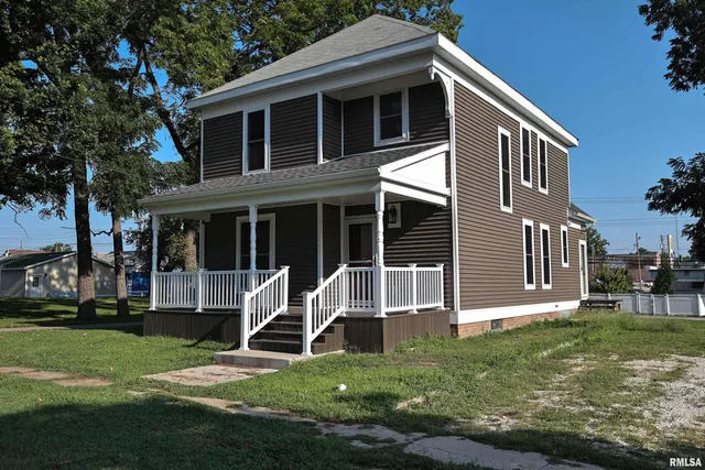 $255,000 | 220 East Fayette Street, Pittsfield, IL 62363