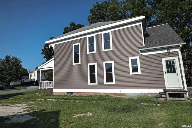 $255,000 | 220 East Fayette Street, Pittsfield, IL 62363