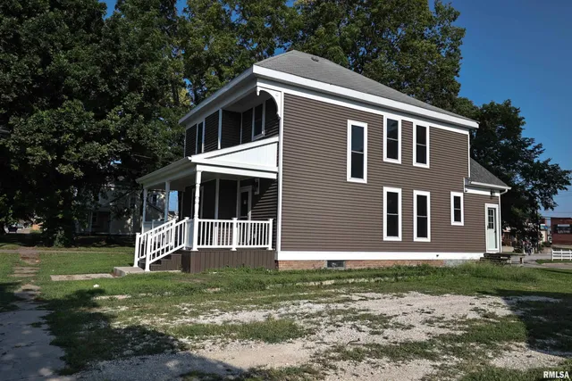 $255,000 | 220 East Fayette Street, Pittsfield, IL 62363