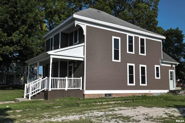 $255,000 | 220 East Fayette Street, Pittsfield, IL 62363