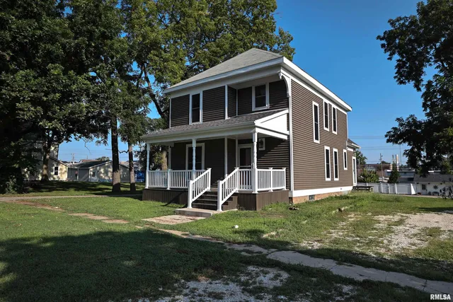 $255,000 | 220 East Fayette Street, Pittsfield, IL 62363