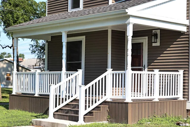 $255,000 | 220 East Fayette Street, Pittsfield, IL 62363