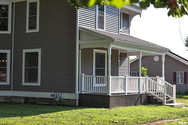 $255,000 | 220 East Fayette Street, Pittsfield, IL 62363