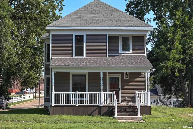 $255,000 | 220 East Fayette Street, Pittsfield, IL 62363