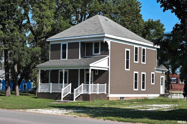 $255,000 | 220 East Fayette Street, Pittsfield, IL 62363