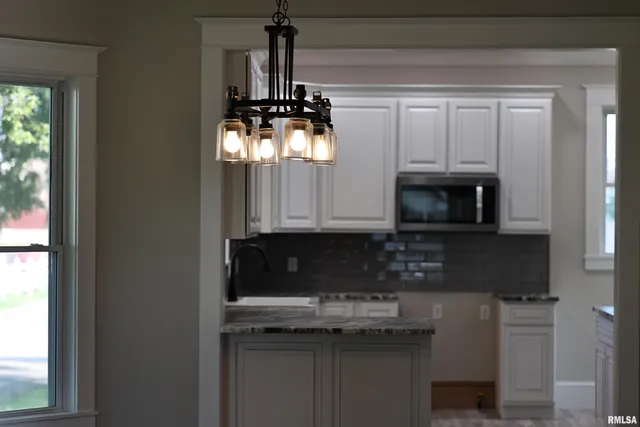 $255,000 | 220 East Fayette Street, Pittsfield, IL 62363