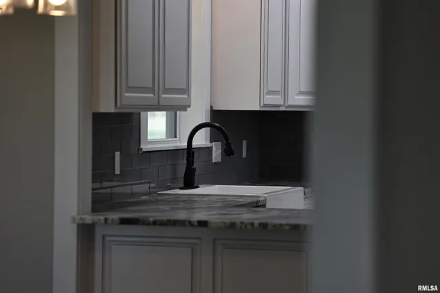 $255,000 | 220 East Fayette Street, Pittsfield, IL 62363