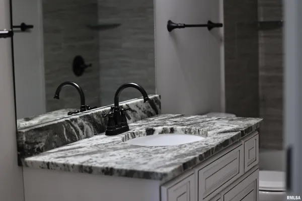 $239,000 | 220 East Fayette Street, Pittsfield, IL 62363