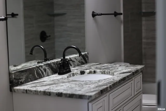 $255,000 | 220 East Fayette Street, Pittsfield, IL 62363