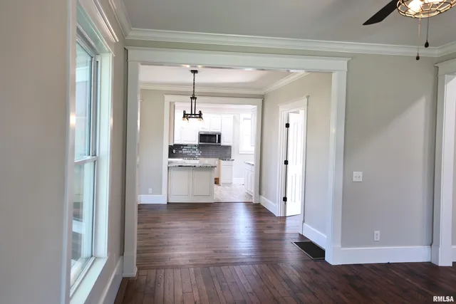 $255,000 | 220 East Fayette Street, Pittsfield, IL 62363