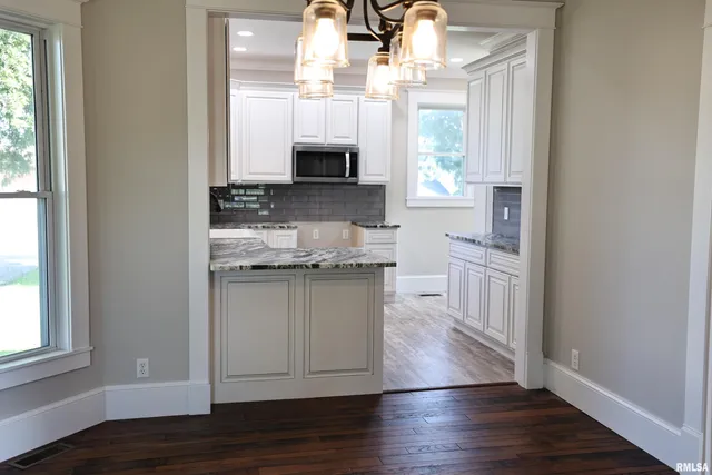 $255,000 | 220 East Fayette Street, Pittsfield, IL 62363