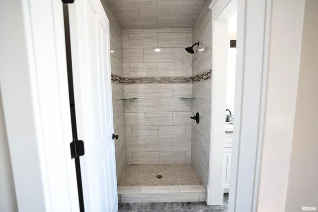 $255,000 | 220 East Fayette Street, Pittsfield, IL 62363