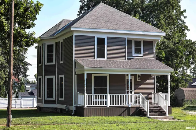 $255,000 | 220 East Fayette Street, Pittsfield, IL 62363