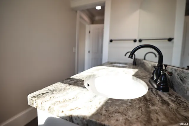 $255,000 | 220 East Fayette Street, Pittsfield, IL 62363