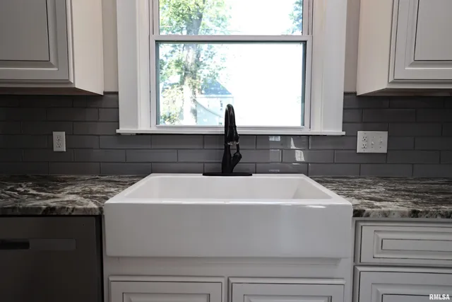 $255,000 | 220 East Fayette Street, Pittsfield, IL 62363