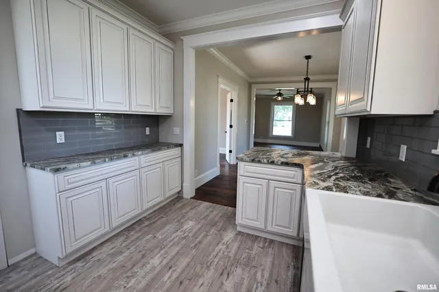 $255,000 | 220 East Fayette Street, Pittsfield, IL 62363